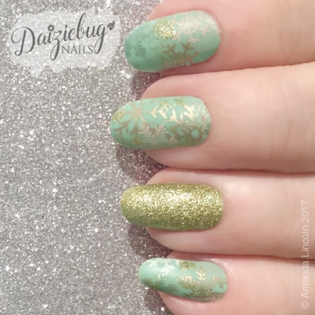 green-snowflake-nails